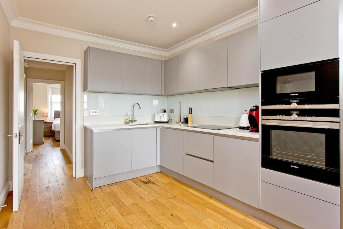 Large Modern 2 Bd Kensington No 8 Londra